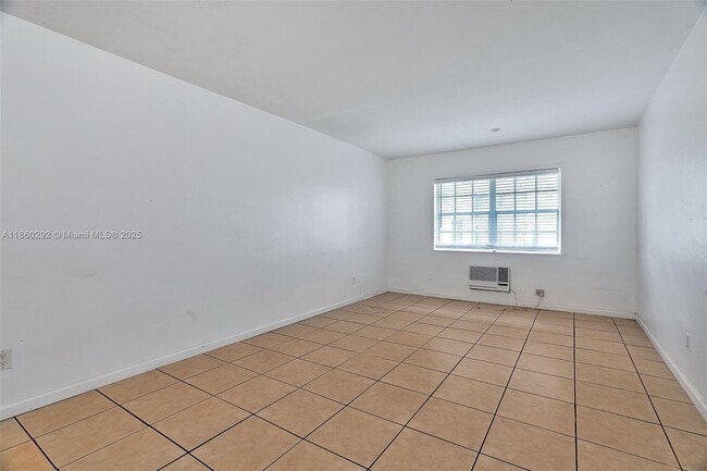 Building Photo - 318 Majorca Ave