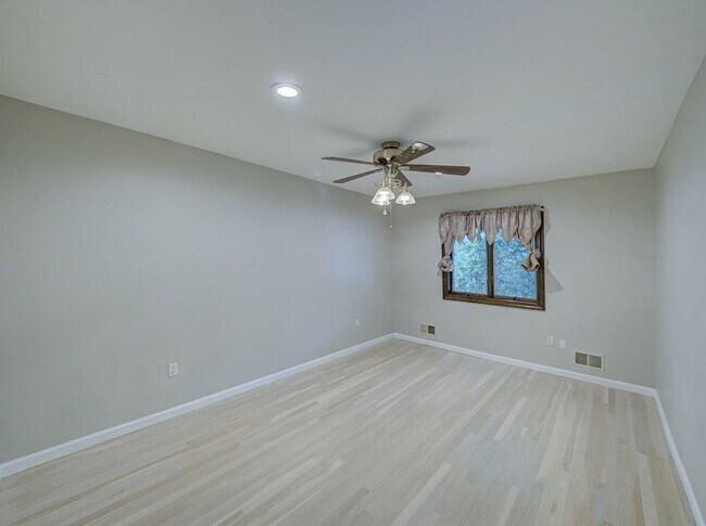 Building Photo - 17 Bauers Ln