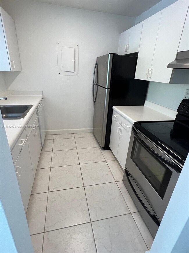 Primary Photo - 2160 SW 16th Ave