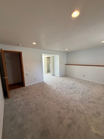 Building Photo - 5570 Dove Ct