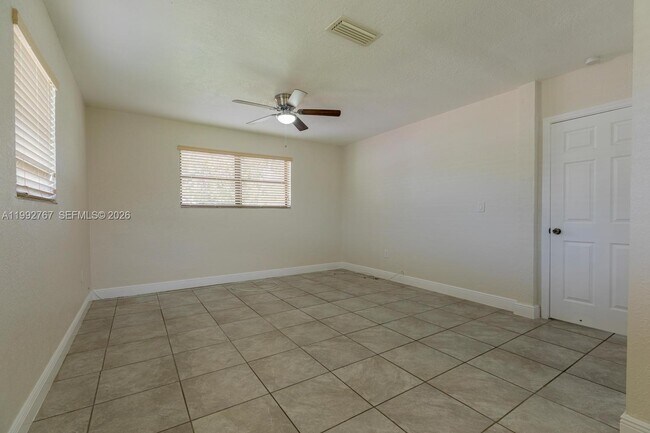 Building Photo - 9750 Jamaica Dr