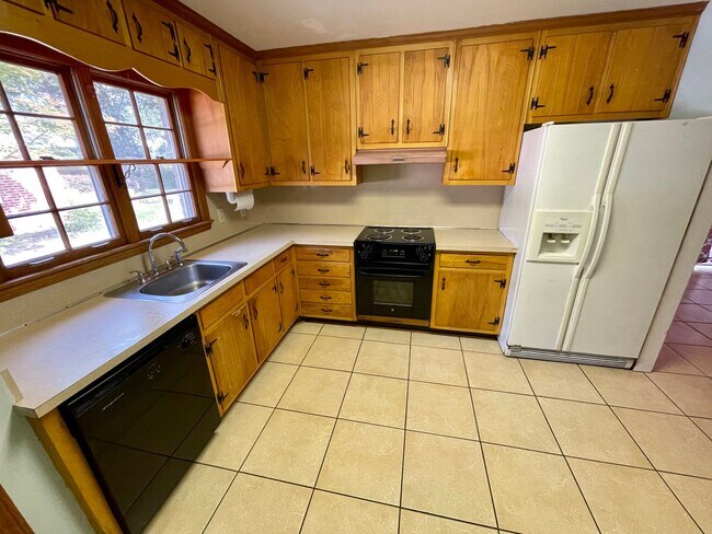 Building Photo - UPCOMING LISTING CLOSE TO SOUTH!