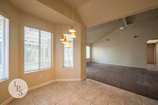 Building Photo - Fresno NorthEast Home, 3BR/2BA, Built 1989 – Across the street from Maple Creek Elementary!