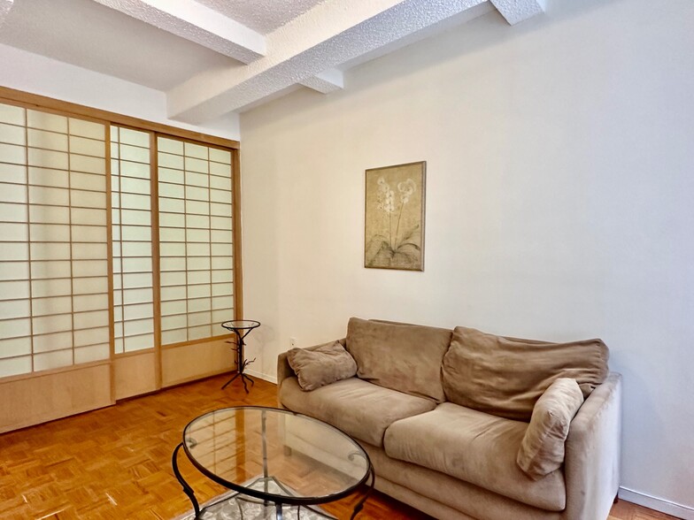 Building Photo - 150 W 51st St