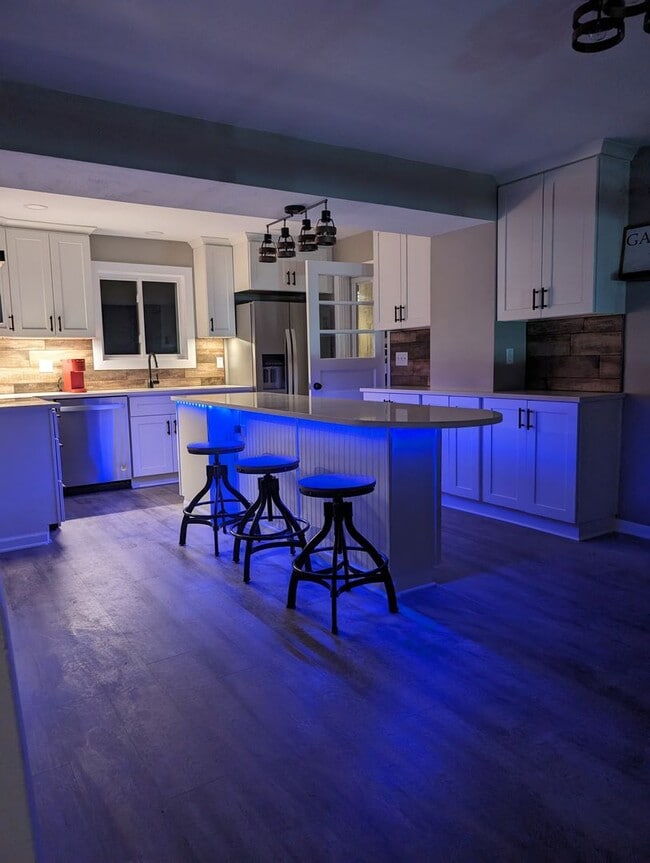 Building Photo - ***Brand New Updated 4 Bedroom House****