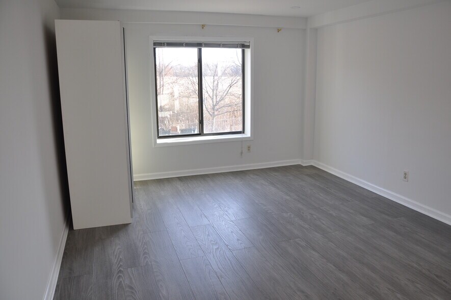 Building Photo - 99 Teaneck Rd