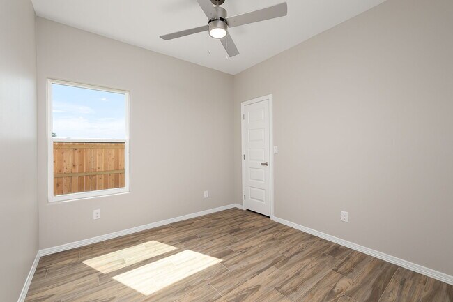 Building Photo - 4220 Walnut Ave
