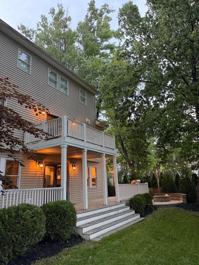 Building Photo - 132 E Muskingum Dr