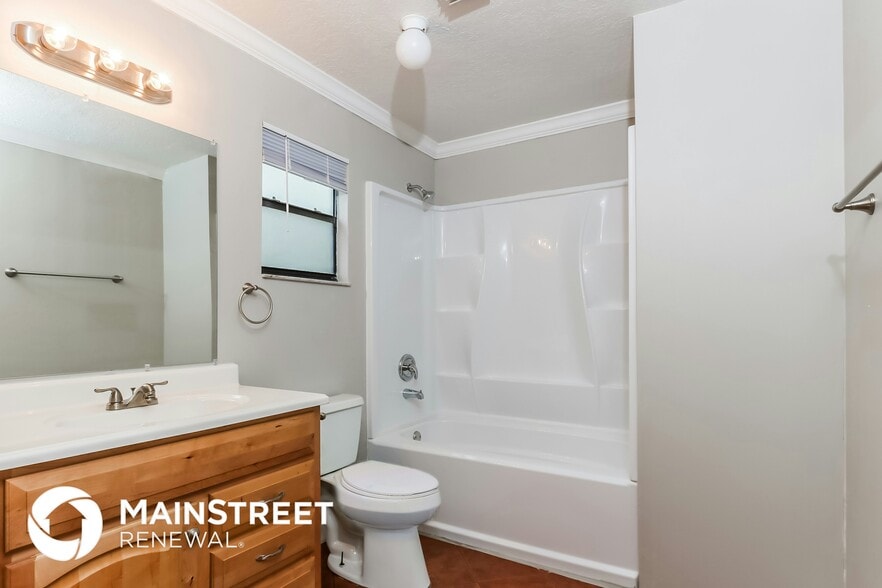 Building Photo - 1301 SW Chase Rd