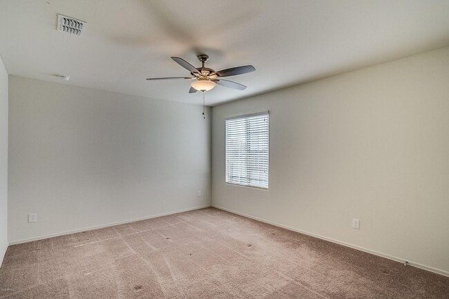 Building Photo - Charming 4-bed, 3.5 bath home with full SOLAR at Trailside community on Happy Valley in North Peoria