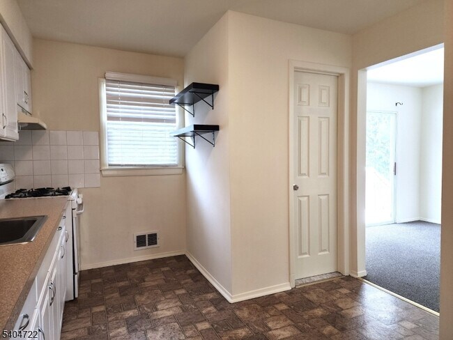 Building Photo - 19 Grove St