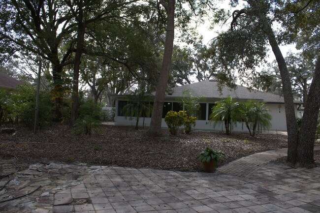 Building Photo - 3/2/3 Spring Hill Home