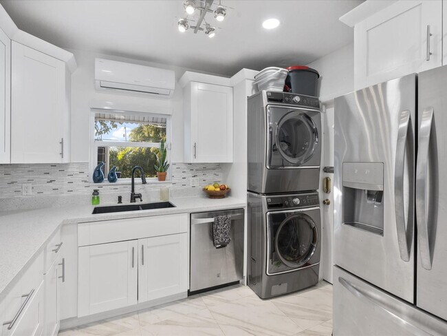 Building Photo - 9232 Harding Ave