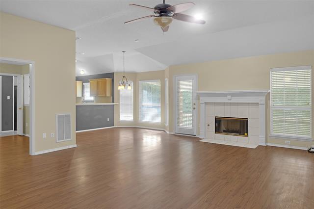 Building Photo - 3807 Woodside Dr