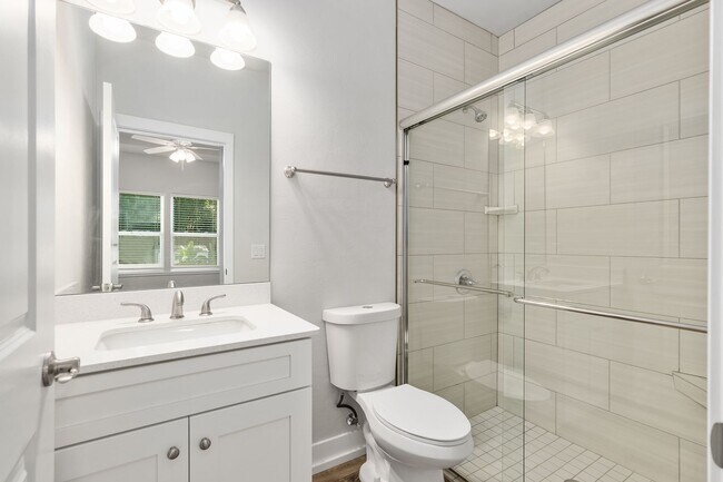 Building Photo - Spacious 3 Bedroom Home in Downtown Gainesville