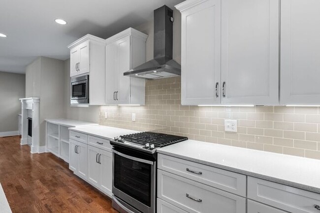 Building Photo - Stunning Home in Melrose 12 South Area...D...