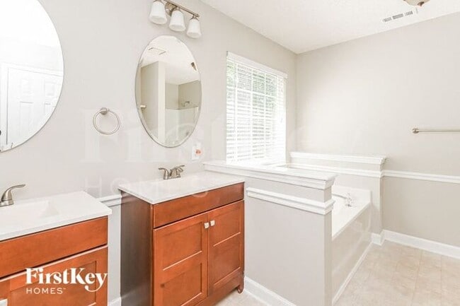 Building Photo - 5000 Scaleybark Ct