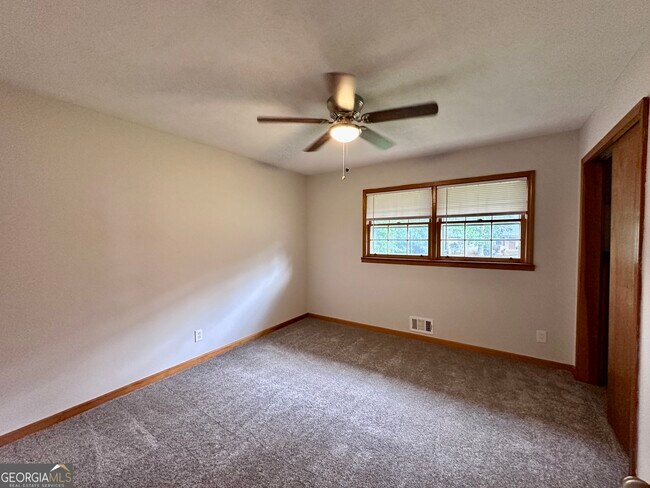 Building Photo - 5506 Woodland Dr