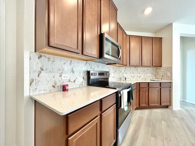 Building Photo - Spacious & Updated 4/BR 3/5/BA Home with M...