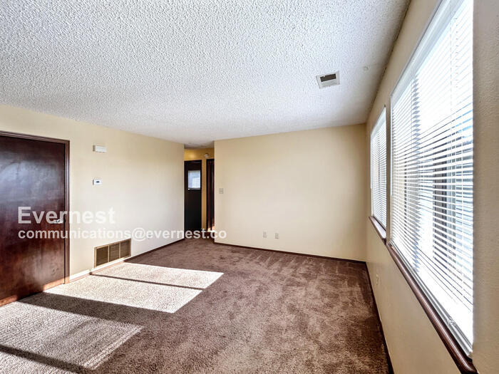 Building Photo - 2617 E Uintah St