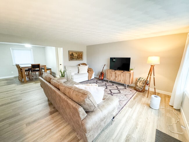 Building Photo - 615 W Timothy Dr