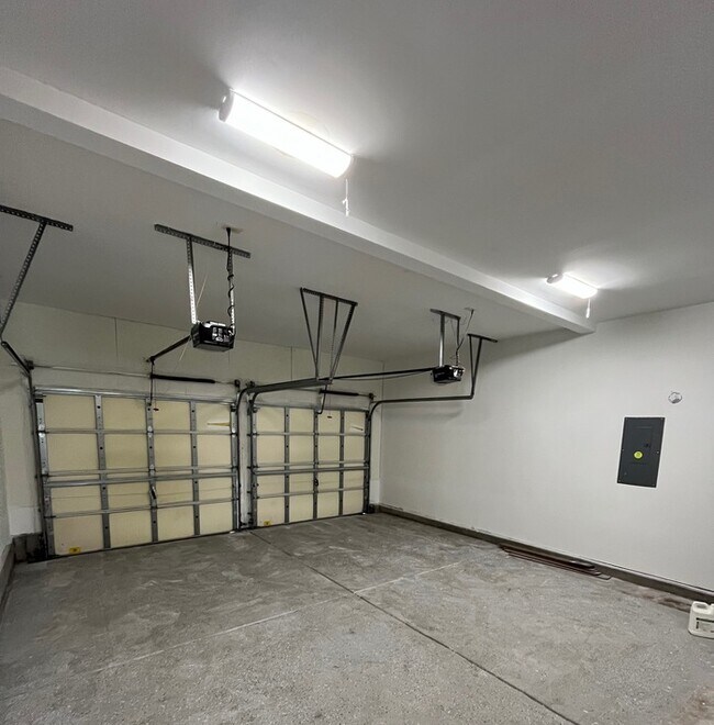Building Photo - 15315 Edgewater Forest Ln