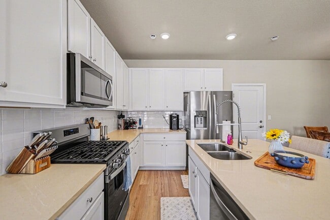 Building Photo - Gorgeous 3 bed 2.5 bath Home Available in Parker!