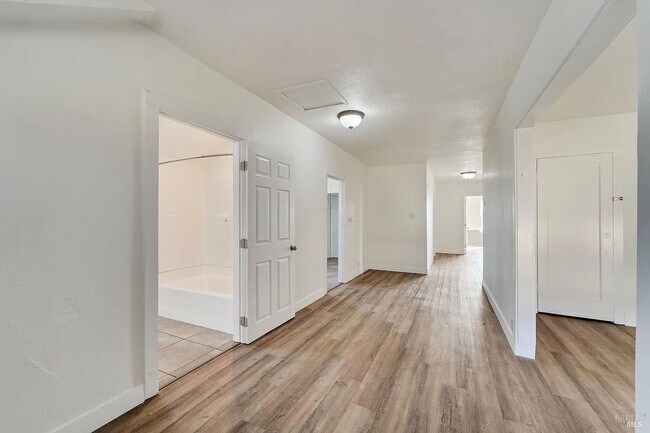 Building Photo - 302 Carolina St