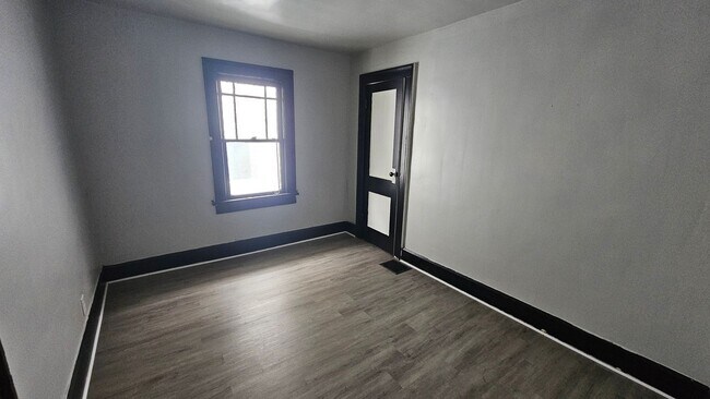 Building Photo - 52-56 Rowland