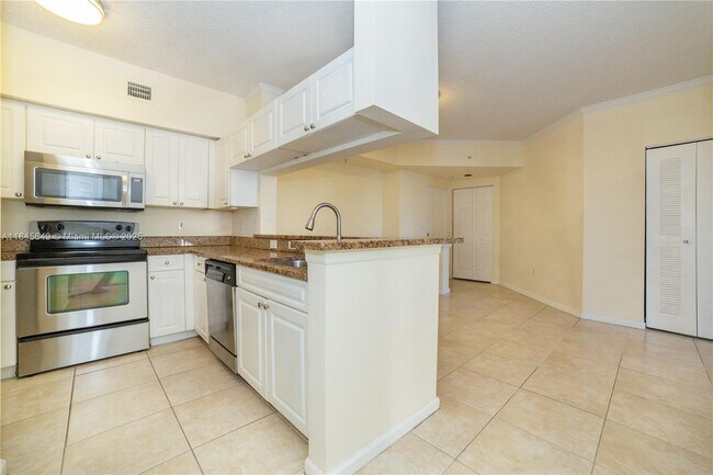 Building Photo - 17150 N Bay Rd