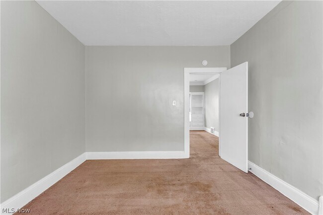 Building Photo - 3652 E 153rd St