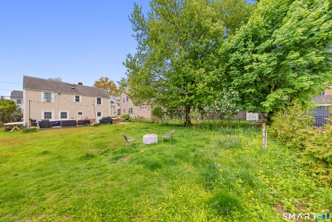 Building Photo - 243 Eastlawn St