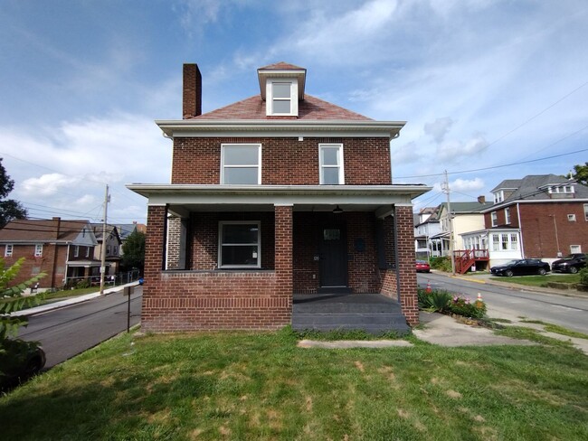 Primary Photo - Beautifully Updated 3 Bedroom Home