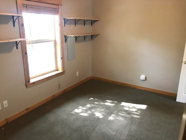 Building Photo - 312 NE 4th St