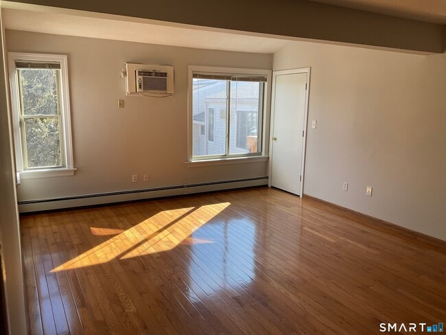 Building Photo - 157 Woodland Dr