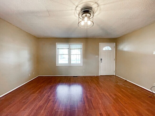 Building Photo - Dishwasher Included