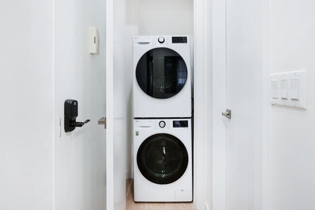 Building Photo - 317w E 14th St