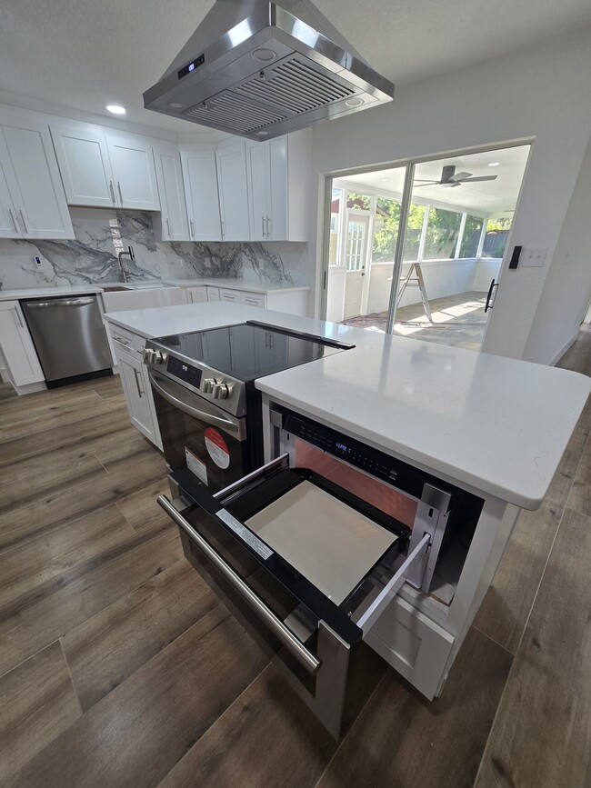 Building Photo - 383 Floral Dr