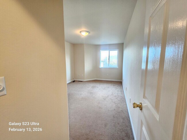 Building Photo - 13019creststreet.is4lease.com