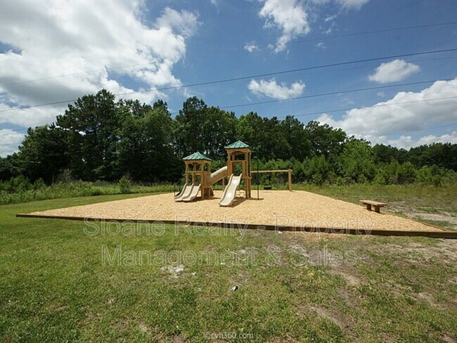 Building Photo - 557 Truman Dr