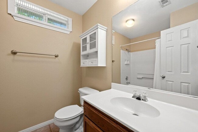Building Photo - 5208 Sioux Ln