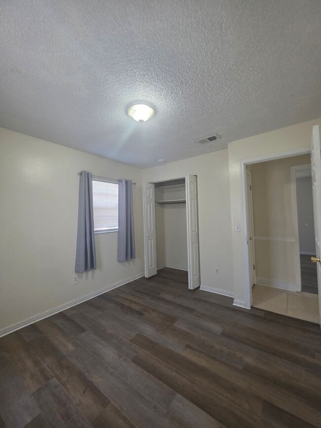 Building Photo - 3 bedroom 2 Bath Single Family Home