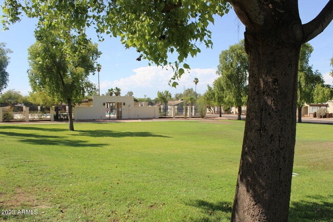 Building Photo - 2306 W Fremont Dr