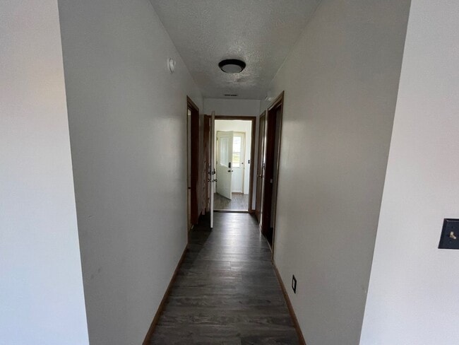Building Photo - 3 Bedroom House W/ Updates!