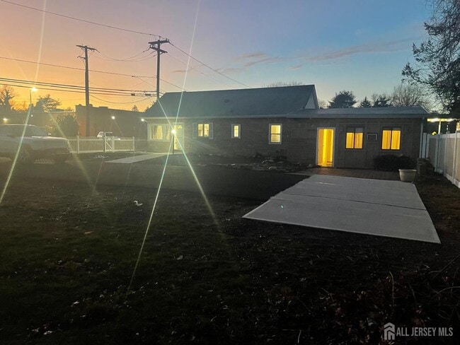 Building Photo - 1515 Thomas Ave