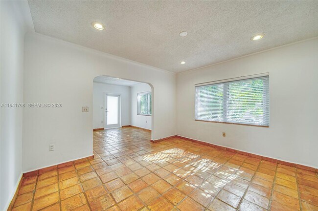 Building Photo - 104 Santander Ave