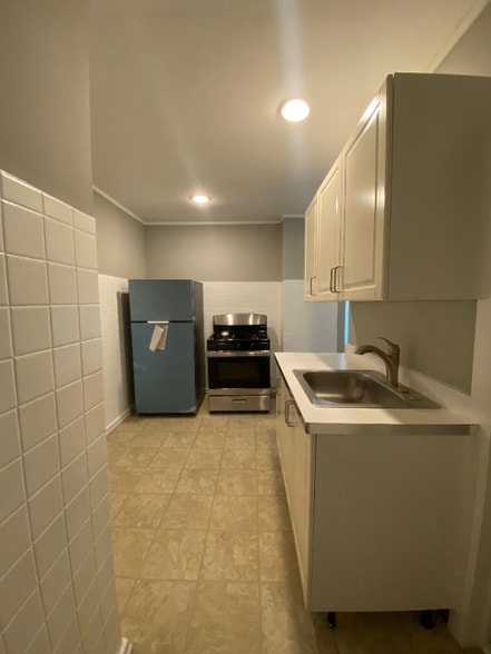 Building Photo - 131 E 46th St