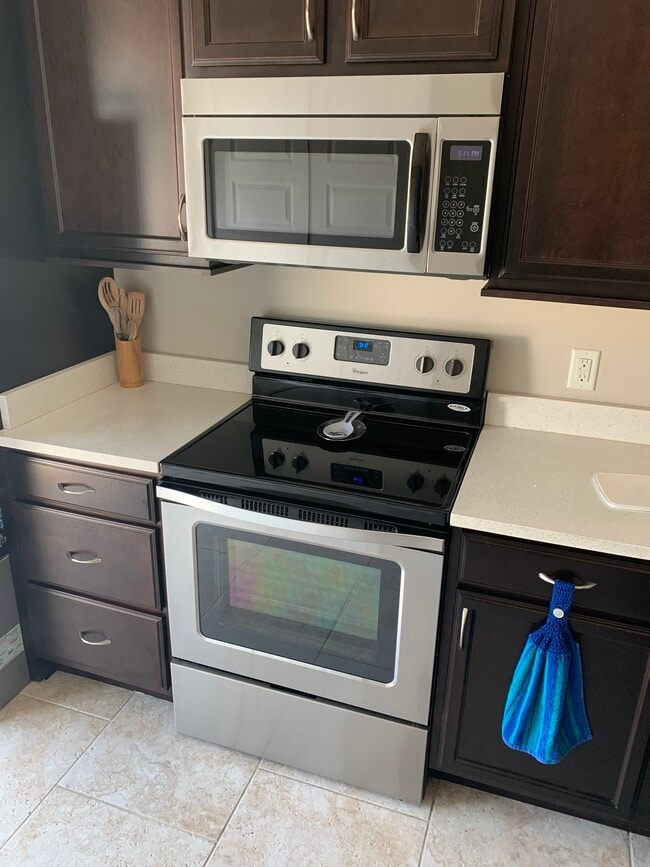 Building Photo - 161 Escanaba Ave