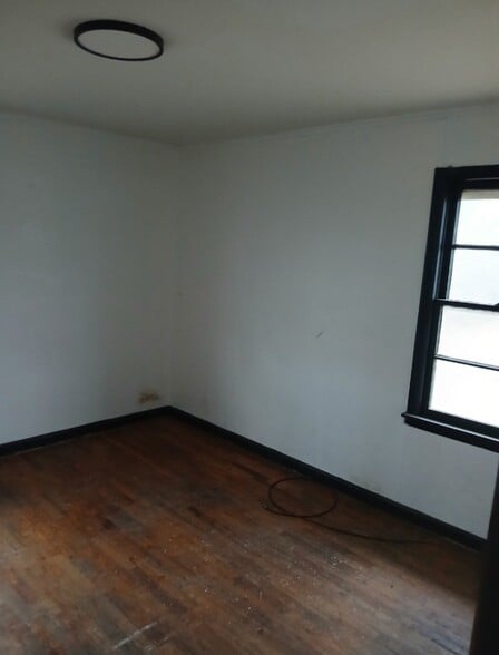 Building Photo - 1598 S Division St