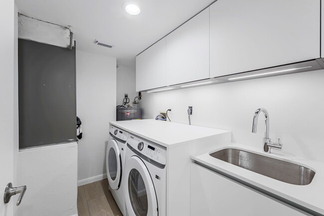 Laundry Room - 270 Naples Cove Dr